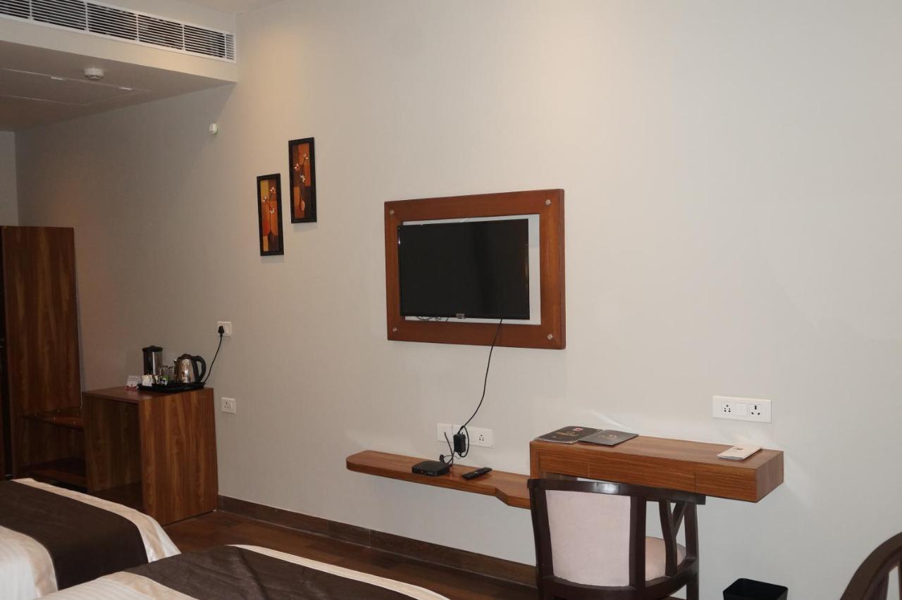 אגרה Neel Clarks Inn Express מראה חיצוני תמונה